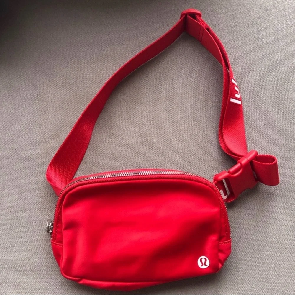 Lululemon Red logo educator everywhere bag strap - Picture 4 of 9